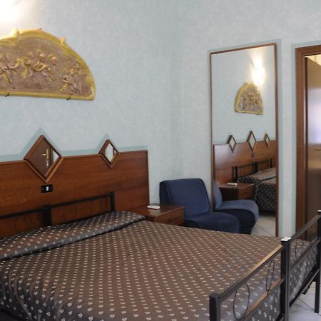 Hotel Farini Рим Номер фото