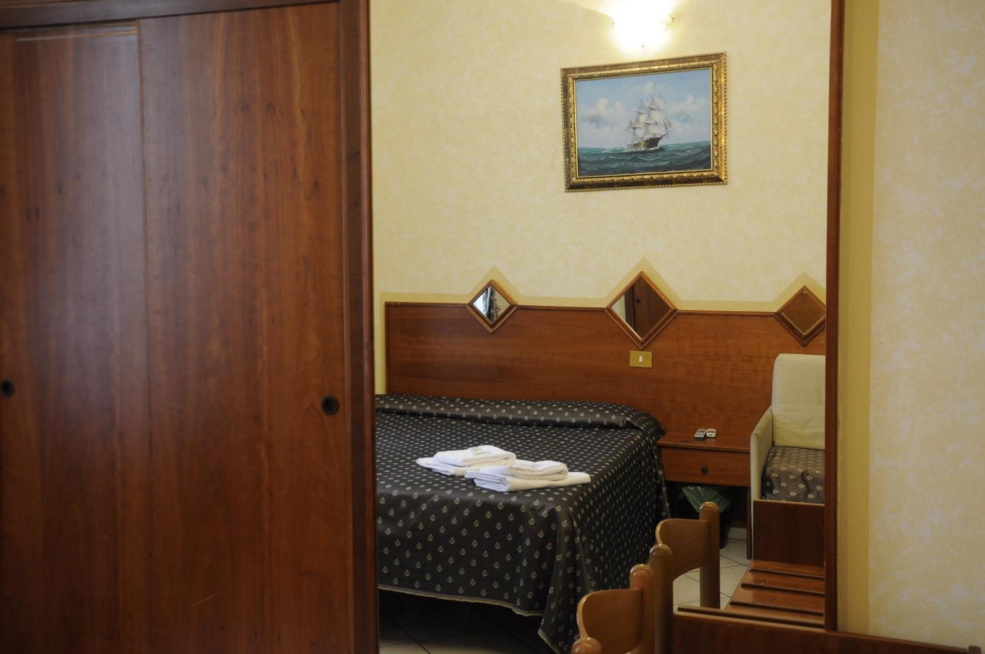 Hotel Farini Рим Номер фото