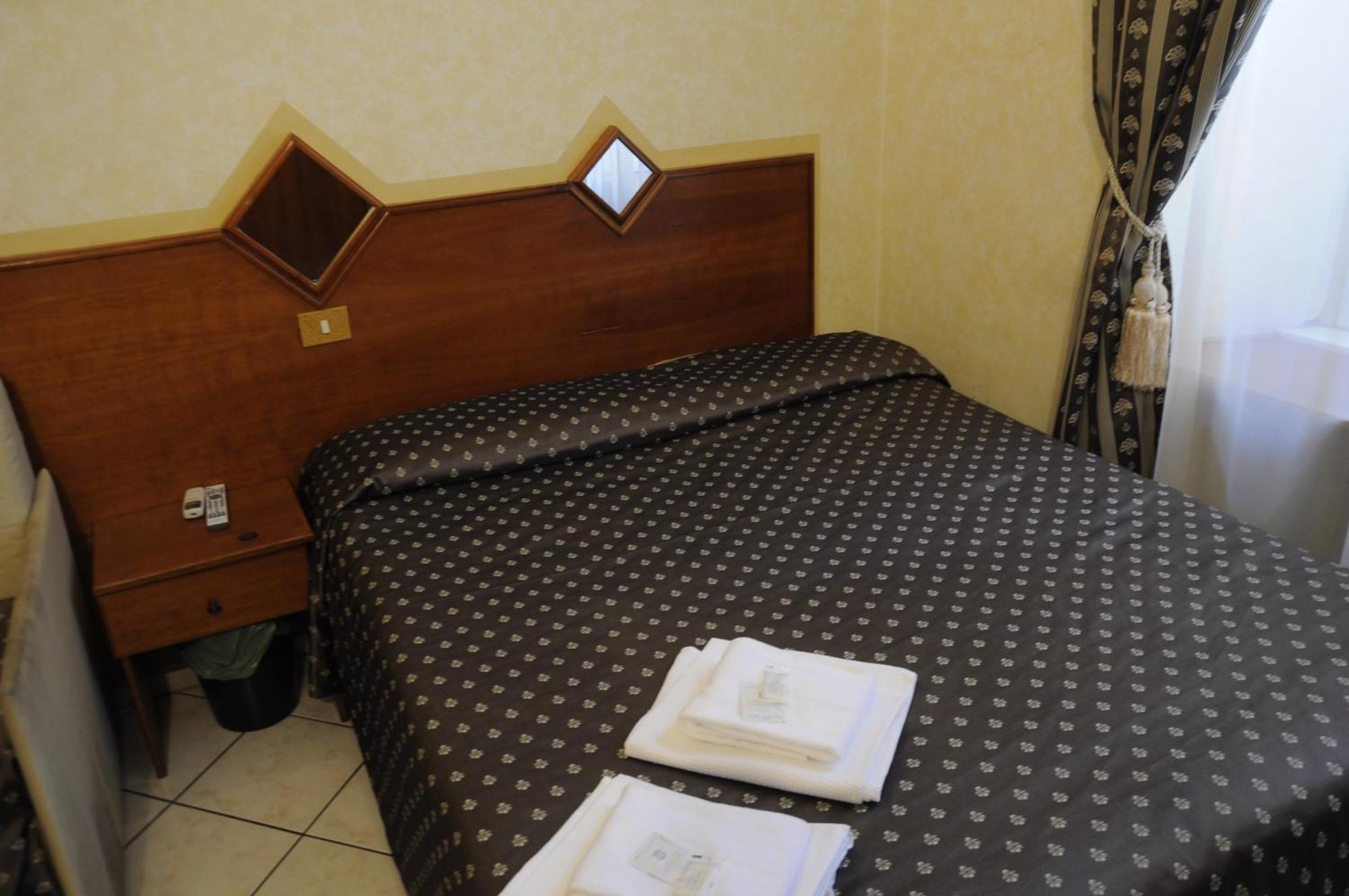 Hotel Farini Рим Номер фото