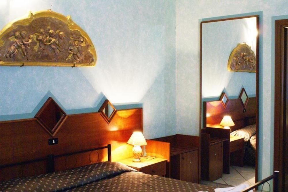 Hotel Farini Рим Екстер'єр фото